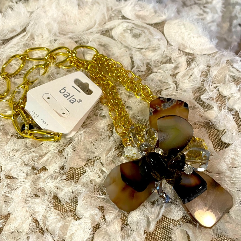 Resin and gem stone necklace set